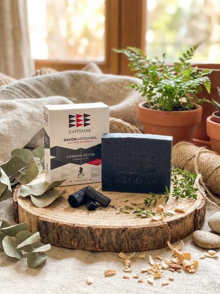 Savon au charbon actif bio – Savon naturel détoxifiant pour peaux mixtes à grasses